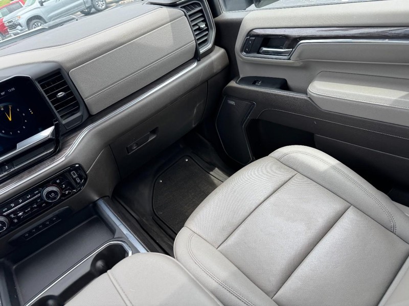 Chevrolet Silverado 3500HD Vehicle Image 15