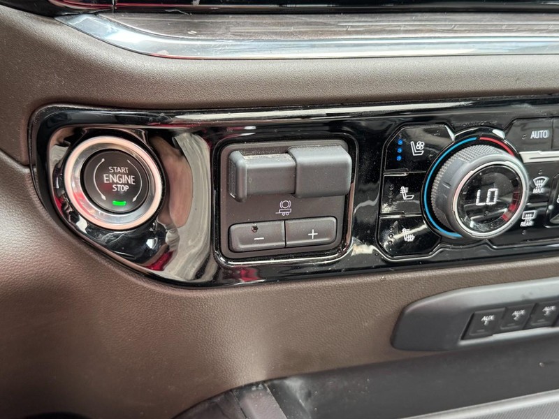 Chevrolet Silverado 3500HD Vehicle Image 20