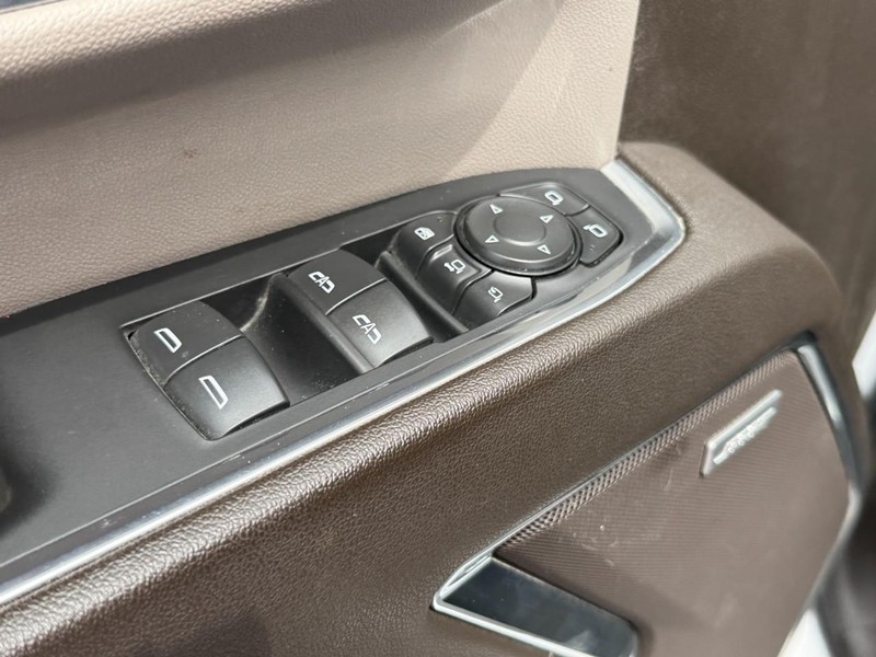 Chevrolet Silverado 3500HD Vehicle Image 23