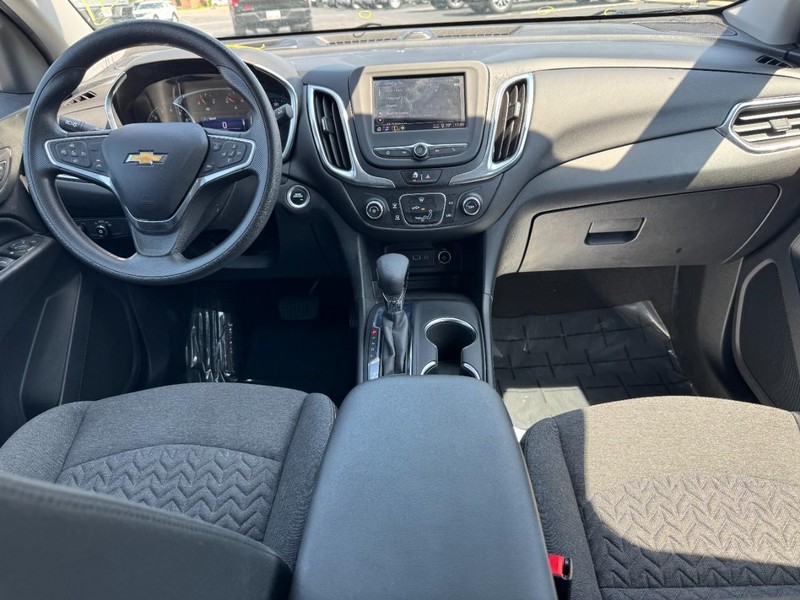 Chevrolet Equinox Vehicle Full-screen Gallery Image 11