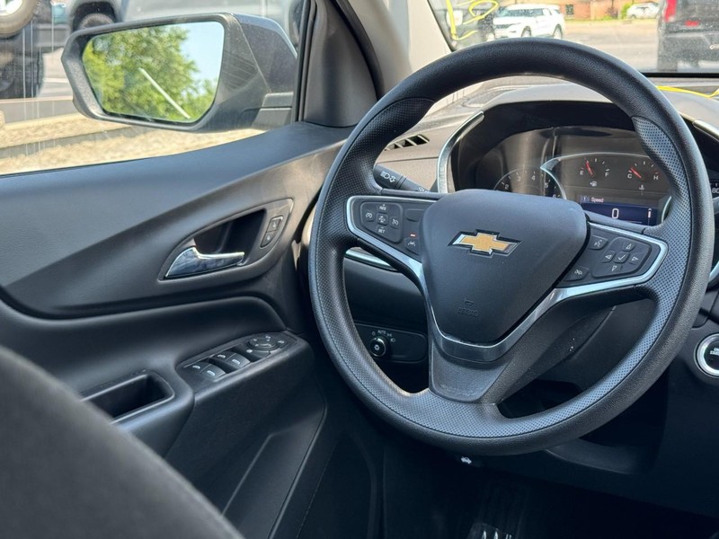 Chevrolet Equinox Vehicle Full-screen Gallery Image 12