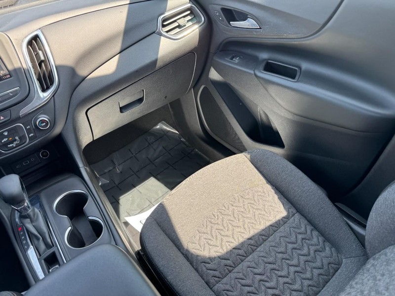 Chevrolet Equinox Vehicle Full-screen Gallery Image 15