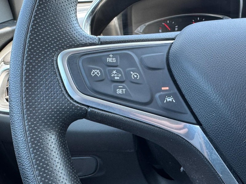 Chevrolet Equinox Vehicle Full-screen Gallery Image 16