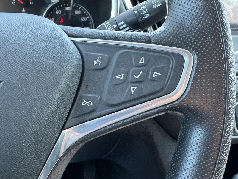 Chevrolet Equinox Vehicle Full-screen Gallery Image 17