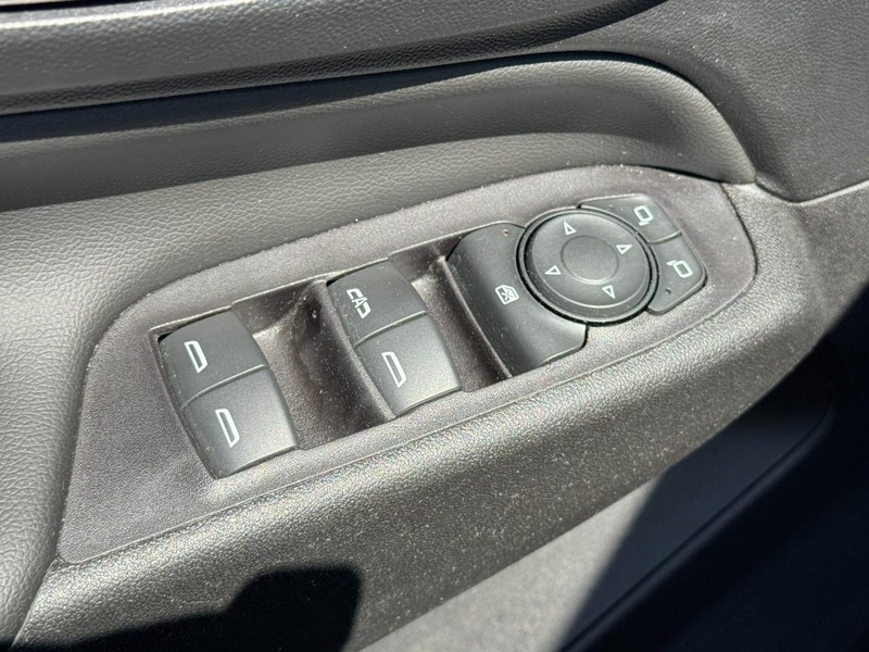 Chevrolet Equinox Vehicle Full-screen Gallery Image 21