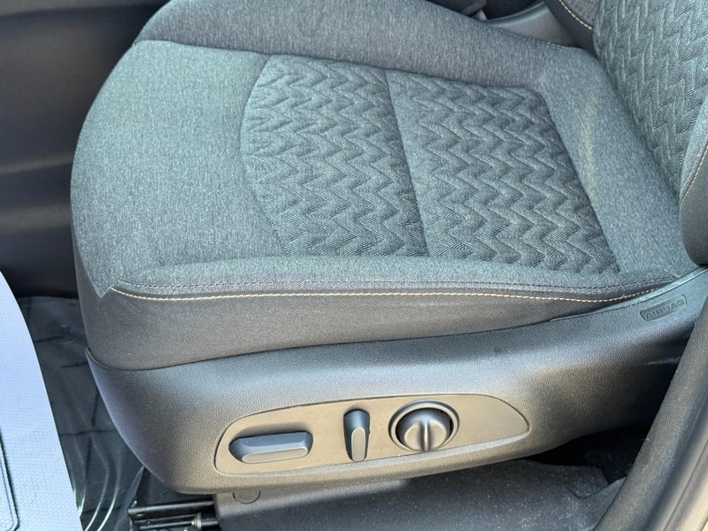 Chevrolet Equinox Vehicle Full-screen Gallery Image 22