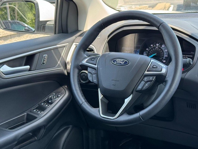 Ford Edge Vehicle Image 12