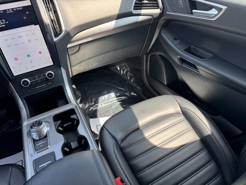 Ford Edge Vehicle Image 15