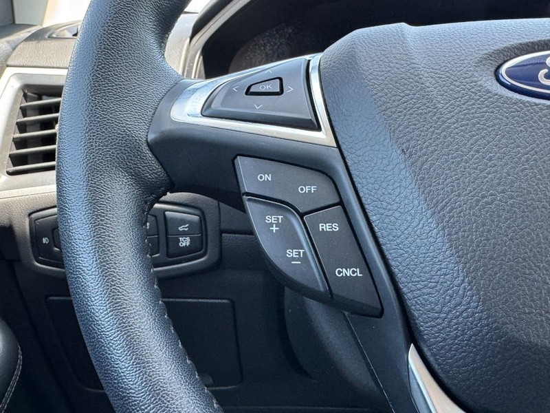 Ford Edge Vehicle Image 16