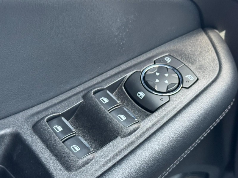 Ford Edge Vehicle Image 22