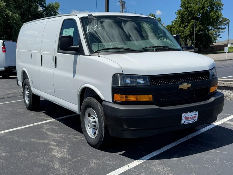 Chevrolet Express Cargo Van Vehicle Image 02