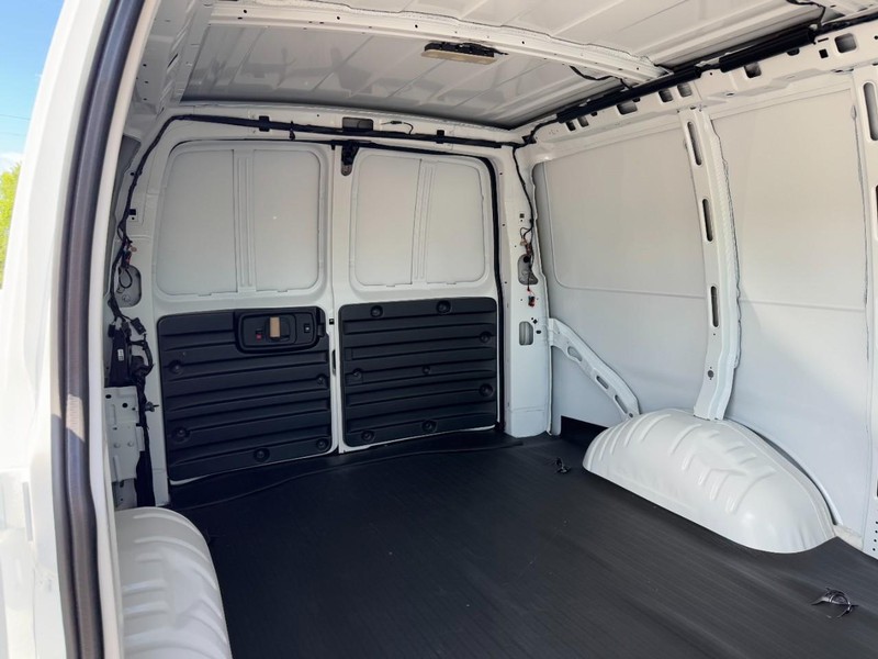 Chevrolet Express Cargo Van Vehicle Image 07