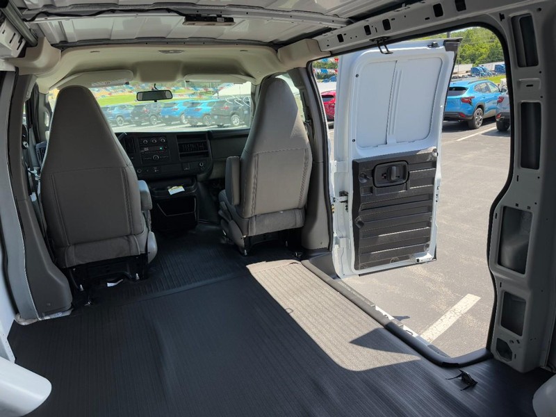 Chevrolet Express Cargo Van Vehicle Image 08