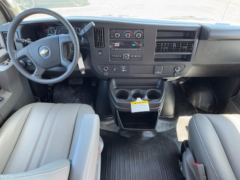 Chevrolet Express Cargo Van Vehicle Image 09