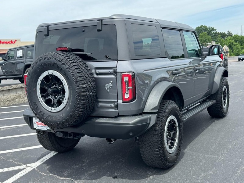 Ford Bronco Vehicle Image 03