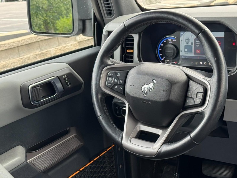 Ford Bronco Vehicle Image 12