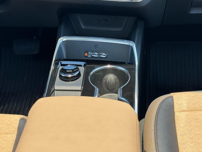 Chevrolet Equinox Vehicle Image 10