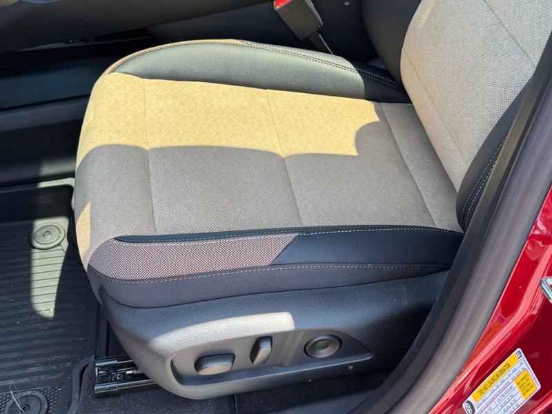 Chevrolet Equinox Vehicle Image 16