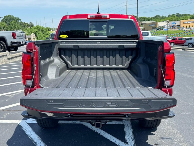 Chevrolet Colorado Vehicle Full-screen Gallery Image 05