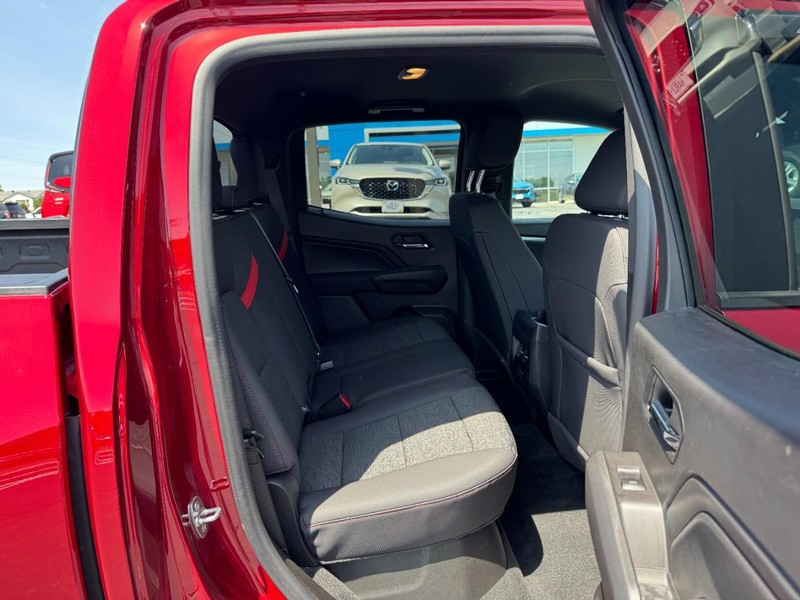 Chevrolet Colorado Vehicle Full-screen Gallery Image 10