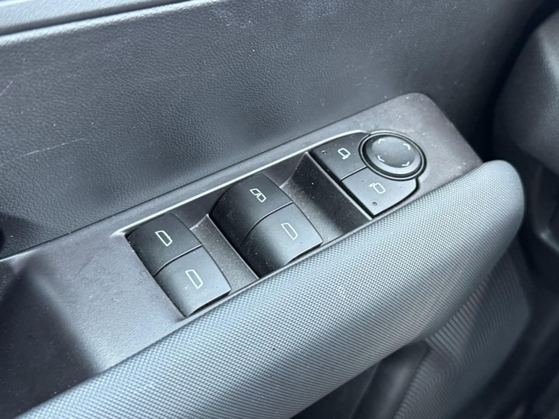 Chevrolet Colorado Vehicle Full-screen Gallery Image 21