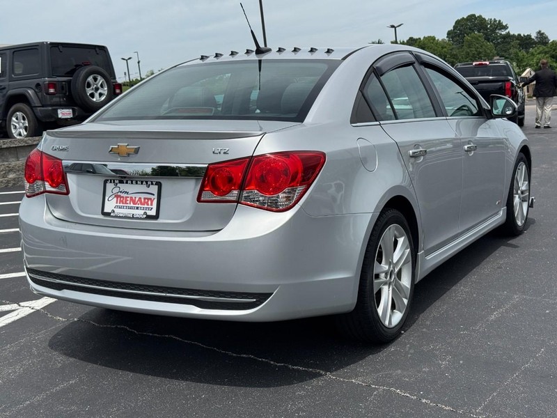 Chevrolet Cruze Vehicle Full-screen Gallery Image 03