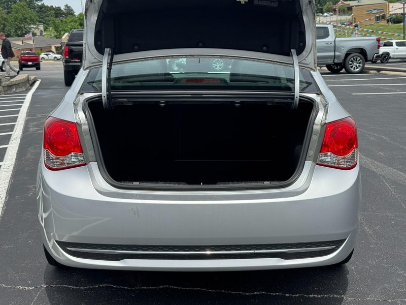 Chevrolet Cruze Vehicle Full-screen Gallery Image 05