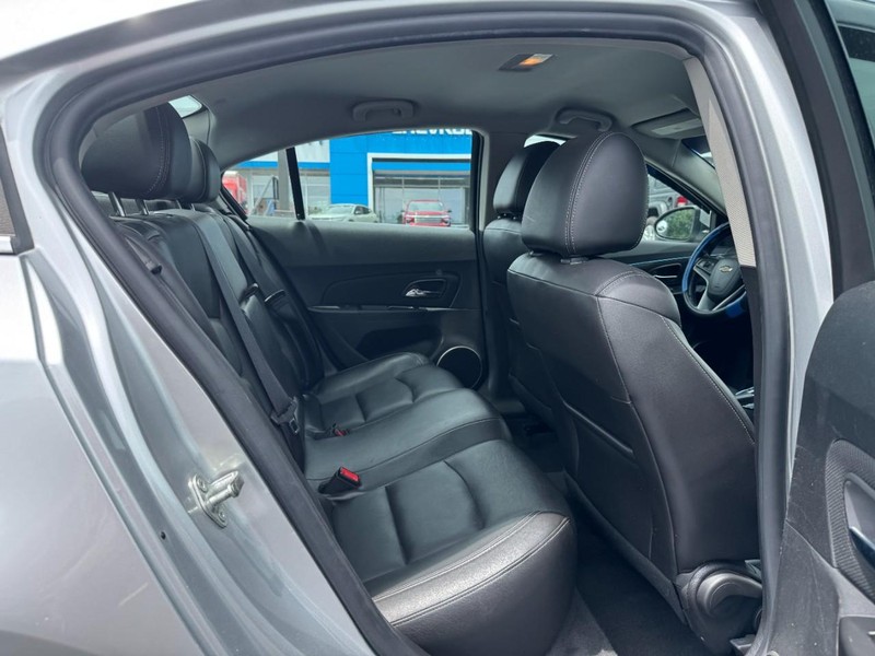 Chevrolet Cruze Vehicle Full-screen Gallery Image 10