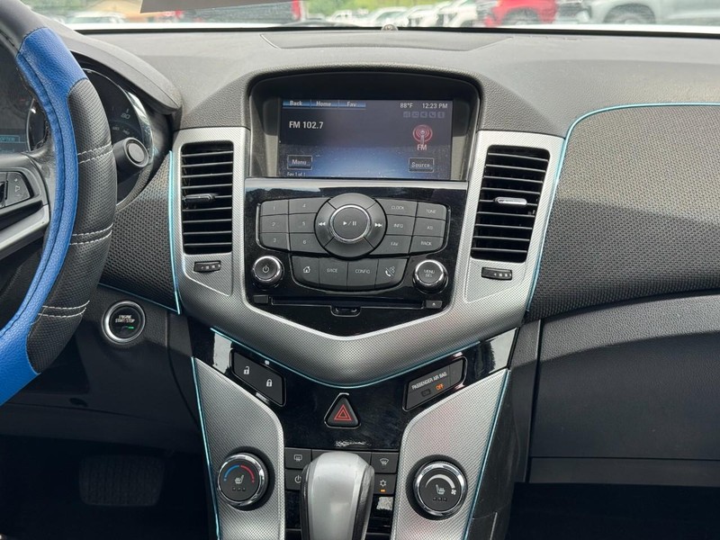 Chevrolet Cruze Vehicle Full-screen Gallery Image 13