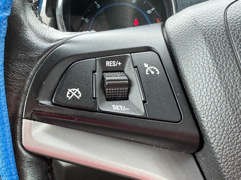 Chevrolet Cruze Vehicle Full-screen Gallery Image 16