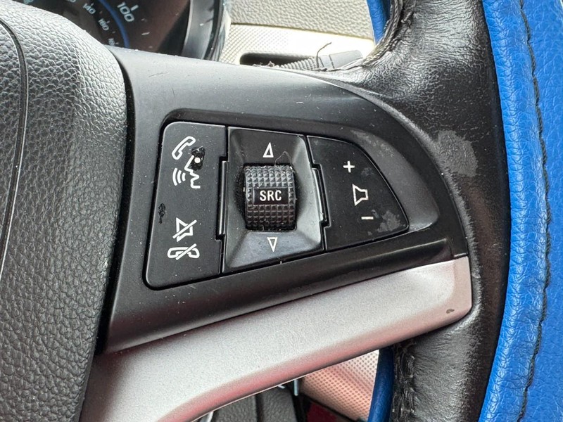 Chevrolet Cruze Vehicle Full-screen Gallery Image 17