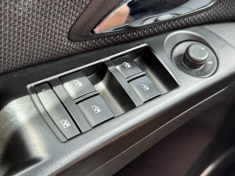 Chevrolet Cruze Vehicle Full-screen Gallery Image 21