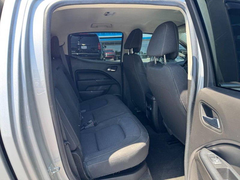 Chevrolet Colorado Vehicle Full-screen Gallery Image 10