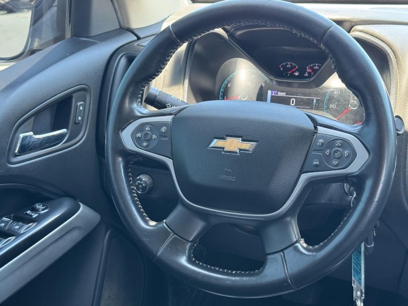Chevrolet Colorado Vehicle Full-screen Gallery Image 12