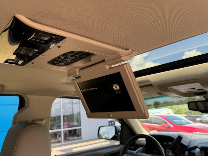 GMC Yukon Vehicle Image 11