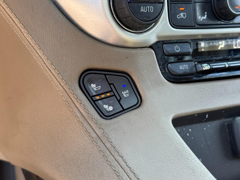 GMC Yukon Vehicle Image 21