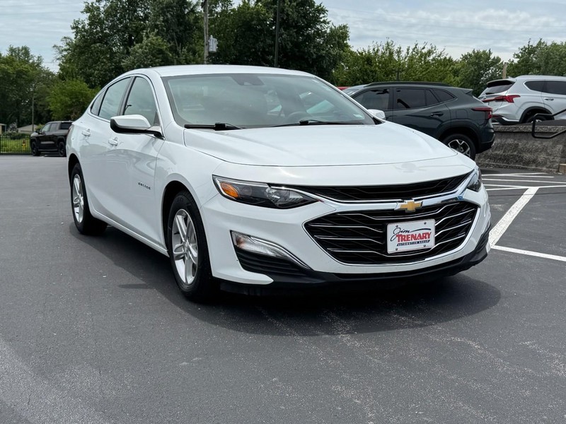 Chevrolet Malibu Vehicle Image 02