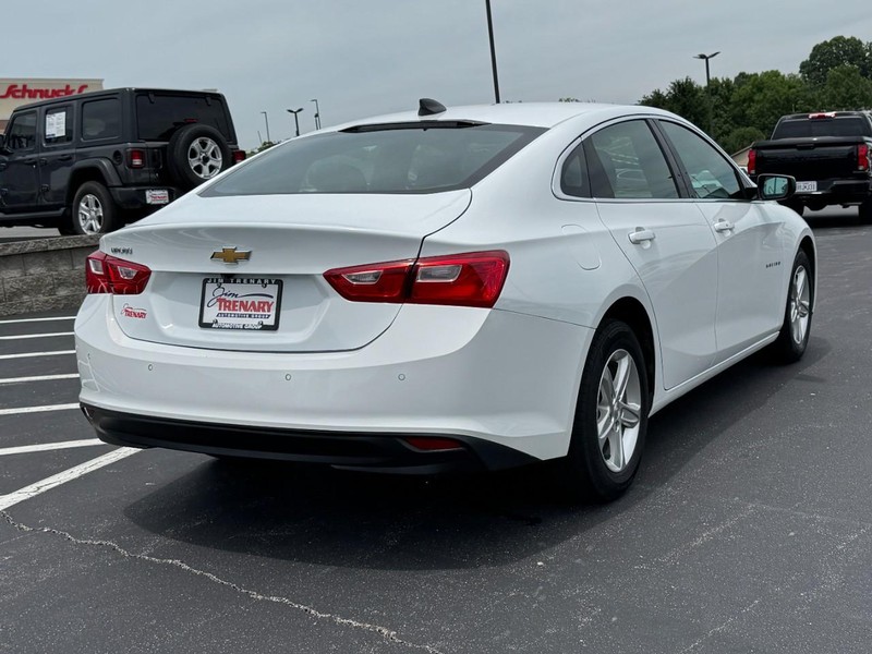 Chevrolet Malibu Vehicle Image 03