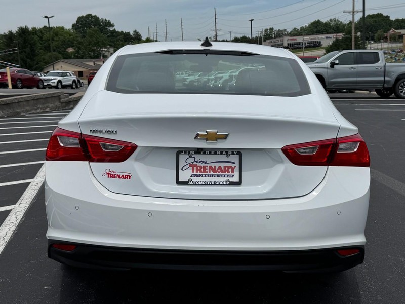 Chevrolet Malibu Vehicle Image 04