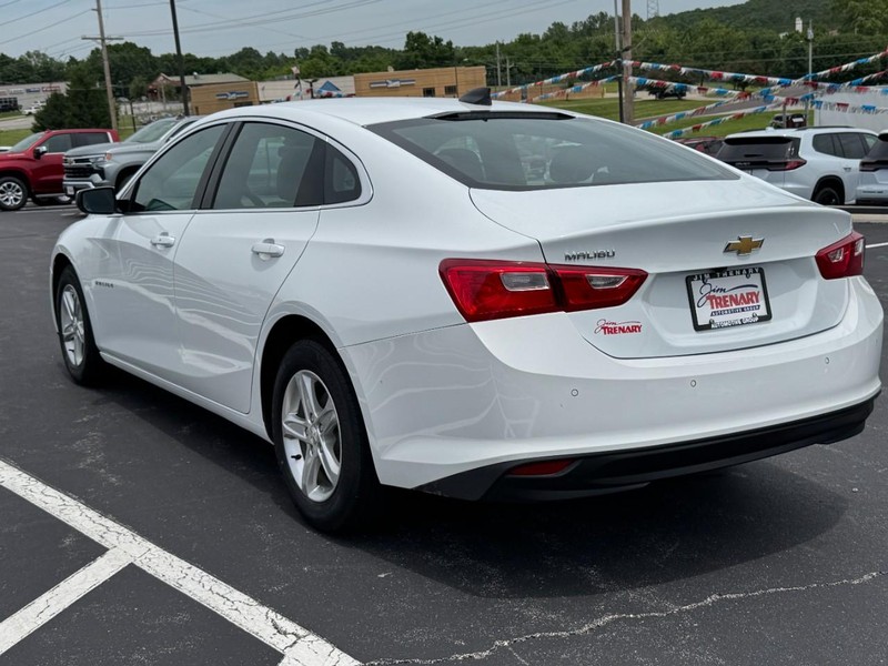 Chevrolet Malibu Vehicle Image 05