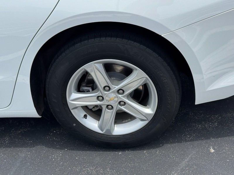 Chevrolet Malibu Vehicle Image 06