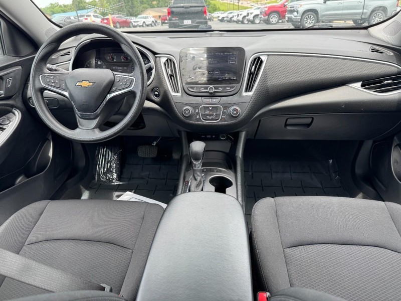 Chevrolet Malibu Vehicle Image 10