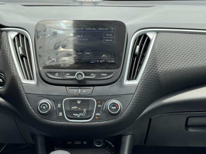 Chevrolet Malibu Vehicle Image 12