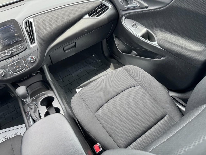 Chevrolet Malibu Vehicle Image 14