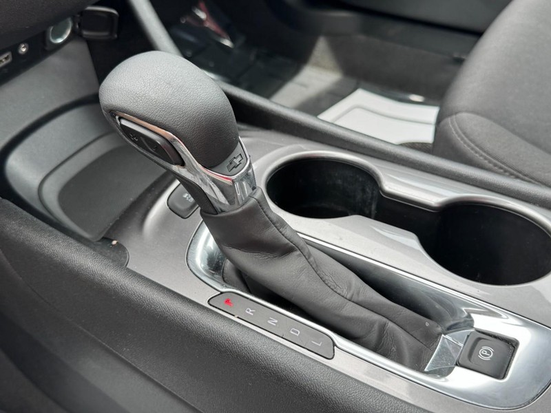 Chevrolet Malibu Vehicle Image 18