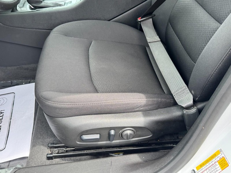 Chevrolet Malibu Vehicle Image 21