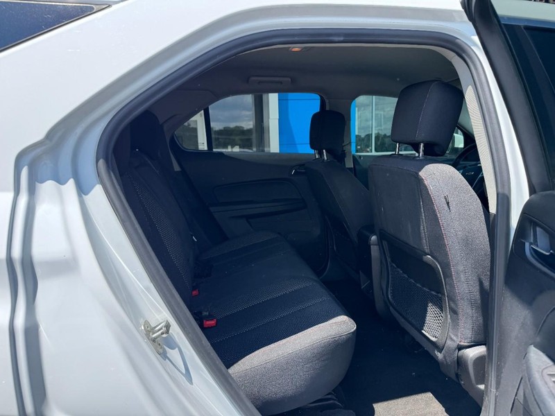 Chevrolet Equinox Vehicle Image 10