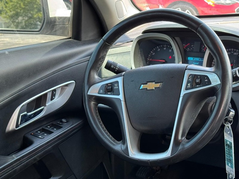 Chevrolet Equinox Vehicle Image 12