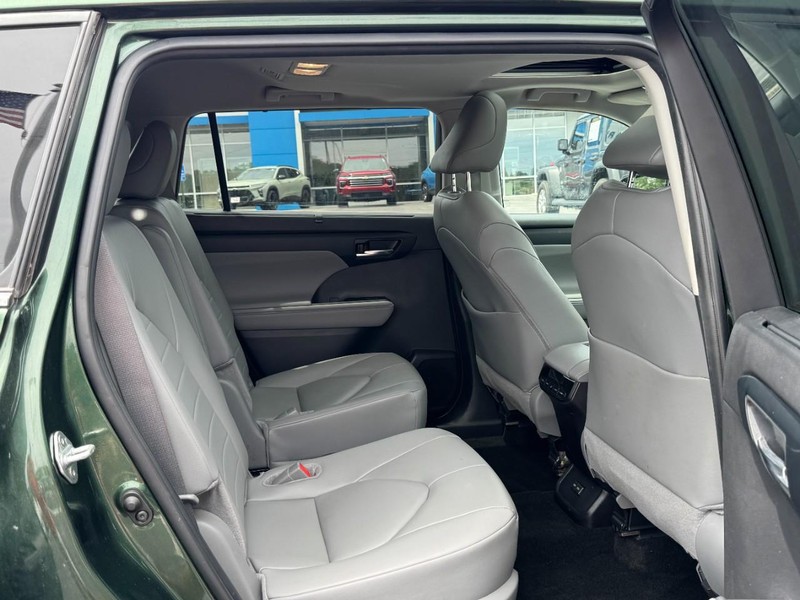 Toyota Highlander Vehicle Image 10