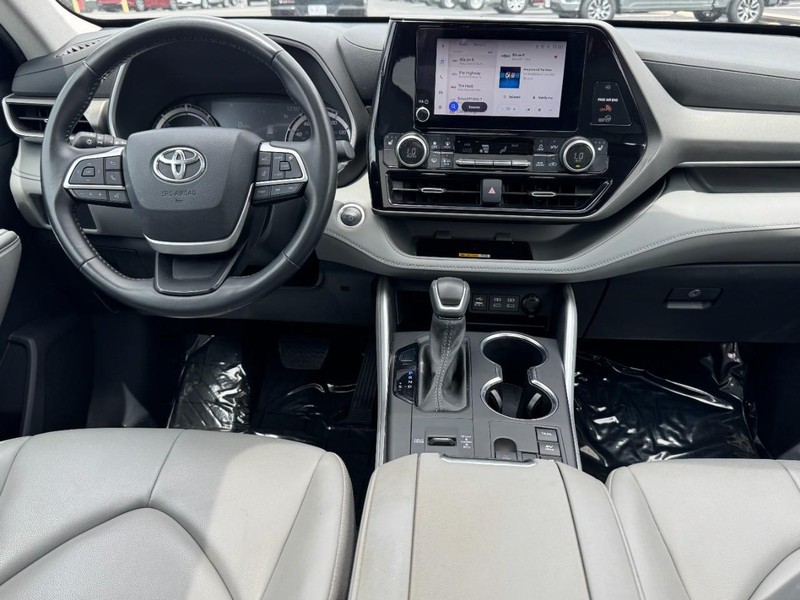 Toyota Highlander Vehicle Image 12